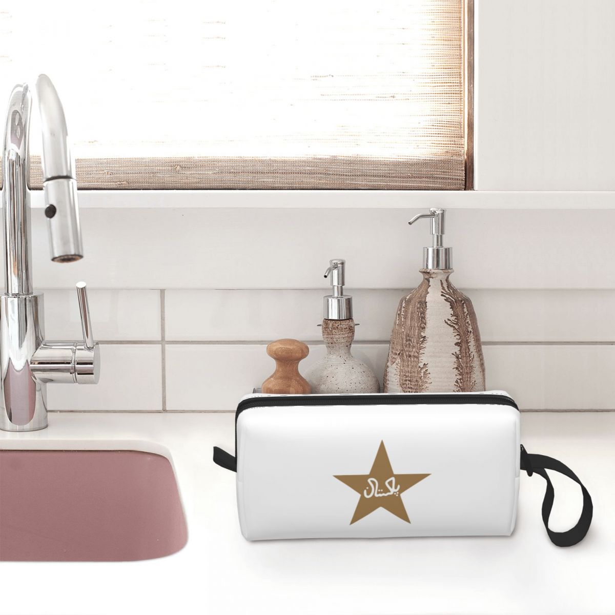 パキスタンクリケット選手アシフ・アリ 45 メイクアップバッ - Women Bags Pakistan のレビューと価格