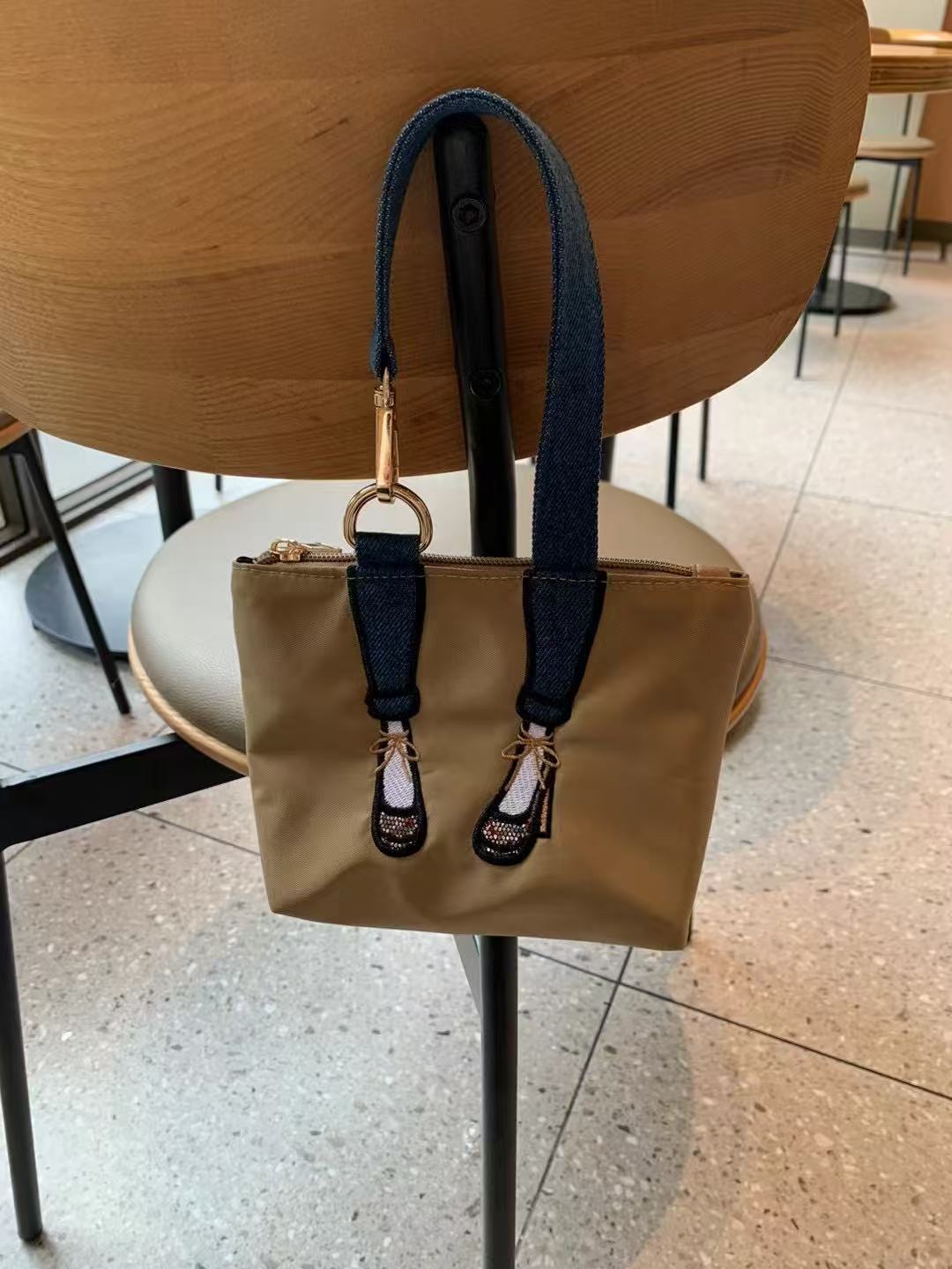ファッション刺繍入りゼロウォレット防水ナイロン生地バッグ女性 - Women Bags Waterproof のレビューと価格